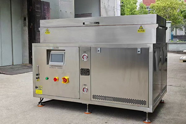 B体育必一-152℃超低温淬火冷冻箱，极致低温技术开启工业冷冻新时代